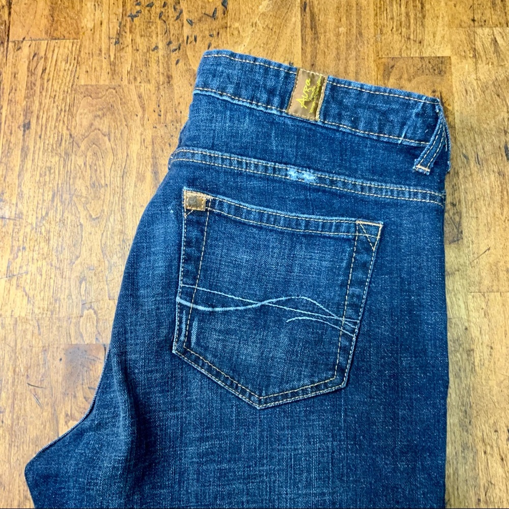 Wrangler | Dark Wash Jeans | Bootcut | Aura Style | Denim